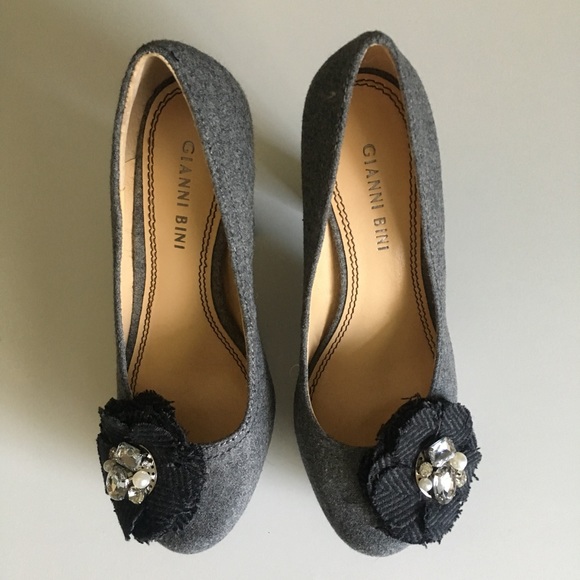 Gianni Bini Jewel Detailed Platform Pumps - Size 6 - Picture 2 of 7